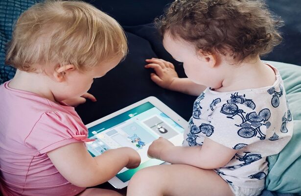 the-ultimate-guide:-10-must-have-technological-tools-for-your-child’s-education